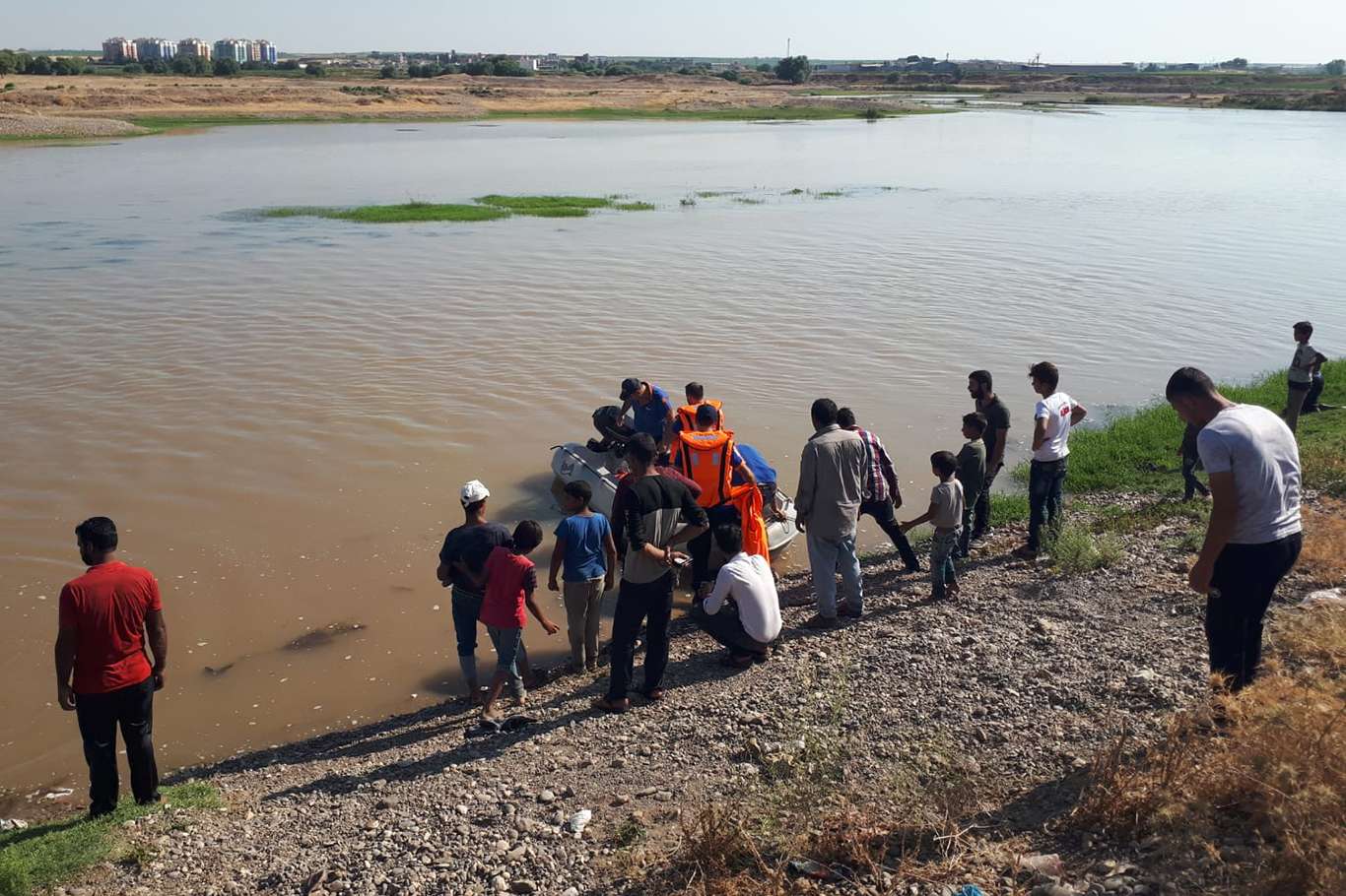 Dicle Nehrine giren 2 çocuk boğuldu